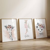 3Er-Set Personalisierte Poster - Geburtsgeschenk Babyzimmer-Dekoration Beige Blumen-Initiale Triptychon Savannentiere von ABCreationParis