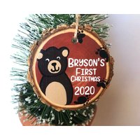 Personalisierte Babys Erste Ornamente Handbemalte Holzscheibe Des Schwarzen Bären von ABStudio62