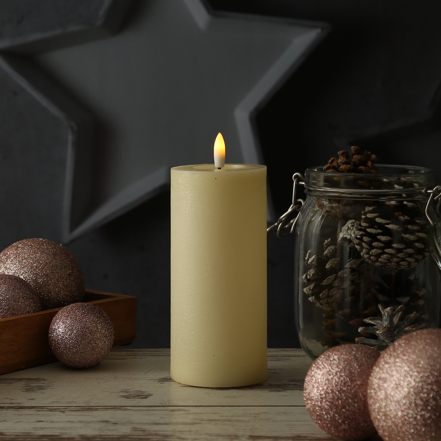 LED Kerze LINA - Rustik-Optik - Echtwachs - 3D Flamme - H: 15cm - D: 7cm - Batterie - Timer - creme LED Kerze LINA - Rustik-Optik - Echtwachs - 3D Flamme - H: 15cm - D: 7cm - Batterie - Timer - creme von ADILINA