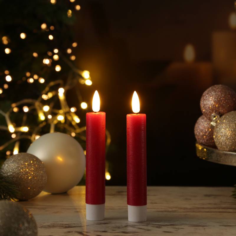 LED Stabkerzen LINA - Rustik-Optik - Echtwachs - 3D Flamme - H: 16cm - Timer - rot - 2er Set LED Stabkerzen LINA - Rustik-Optik - Echtwachs - 3D Flamme - H: 16cm - Timer - rot - 2er Set von ADILINA