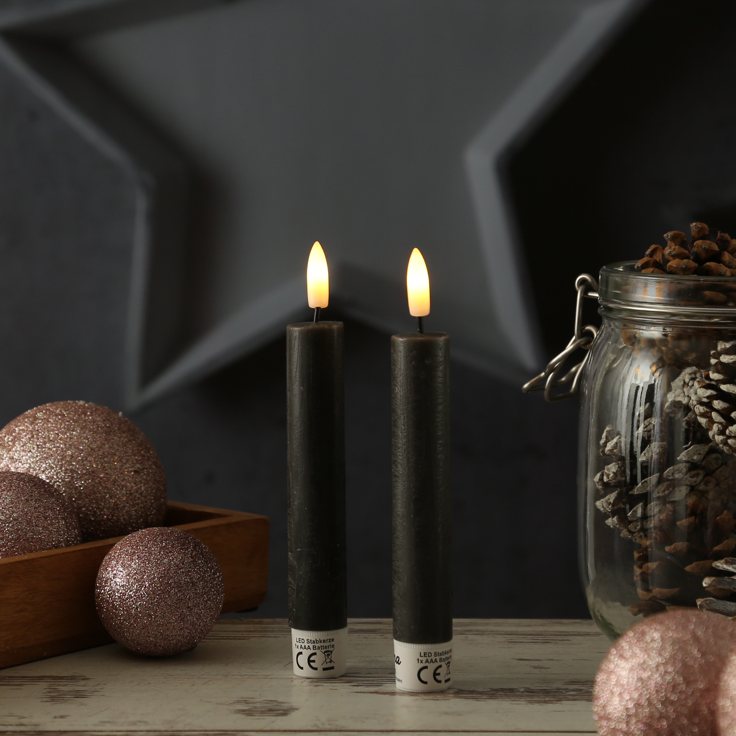 LED Stabkerzen LINA - Rustik-Optik - Echtwachs - 3D Flamme - H: 16cm - Timer - schwarz - 2er Set LED Stabkerzen LINA - Rustik-Optik - Echtwachs - 3D Flamme - H: 16cm - Timer - schwarz - 2er Set von ADILINA