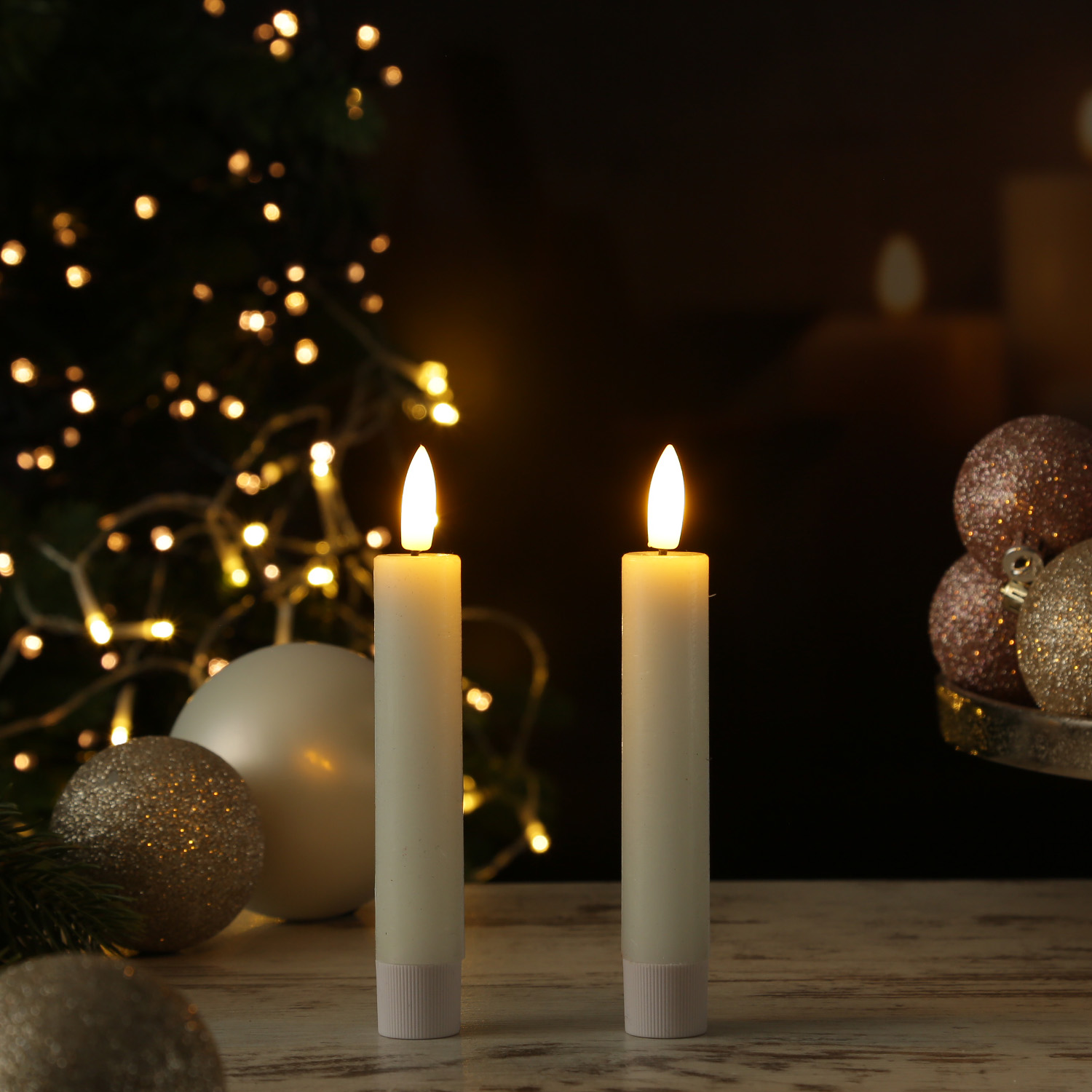 LED Stabkerzen LINA - Rustik-Optik - Echtwachs - 3D Flamme - H: 16cm - Timer - weiß - 2er Set LED Stabkerzen LINA - Rustik-Optik - Echtwachs - 3D Flamme - H: 16cm - Timer - weiß - 2er Set von ADILINA