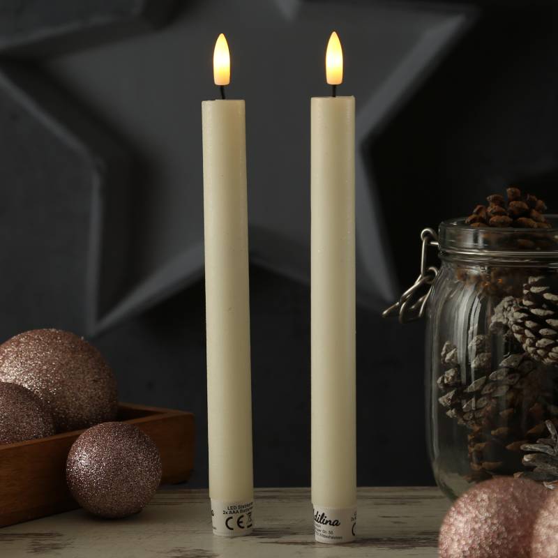 LED Stabkerzen LINA - Rustik-Optik - Echtwachs - 3D Flamme - H: 24cm - Timer - creme - 2er Set LED Stabkerzen LINA - Rustik-Optik - Echtwachs - 3D Flamme - H: 24cm - Timer - creme - 2er Set von ADILINA