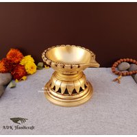 Messing Akhand Diya - 4.5 "Zoll, Lotus Heavy Brass Dia, Öllampe Lakshmi, Diya Für Haus Tempel Altar Diya, Öl Und Docht Dia Laxmi Deepak von ADKHandicraft