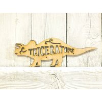 Triceratops Dinosaur Dino Themed - Laser Holz Geschnitten Schild Wanddekor Unvollendet Baby Shower Junge Kinderzimmer Geschenk Plakette Kranz Raum Triceratops Dinosaur Dino Themed - Laser Holz Geschnitten Schild Wanddekor Unvollendet Baby Shower Junge Kinderzimmer Geschenk Plakette Kranz Raum von ADORNaMENTSshop