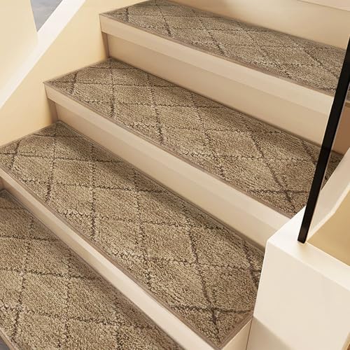 Rutschfeste Teppich-Stufenmatten für Treppenstufen, Treppenschutzmatten mit wiederverwendbarer selbstklebender Rückseite, für Haustiere, Kinder, ältere Menschen, 76 x 20 cm, 7 Stück, Braun von ADUODAO