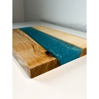 Schneidebrett Küchenbrett Aus Esche Und Epoxidharz 32 X 22 2, 2 cm - Harz Serviertablett Epoxy River von AEHolzdesign