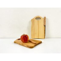 Schneidebrett Mit Griff Und Messer Aus Esche Massiv Holzbrett Küchenbrett von AEHolzdesign