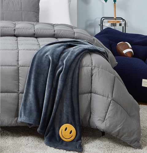AEROPOSTALE Übergroße Überwurfdecke mit dekorativem Smiley-Gesicht, 127 x 177,8 cm, Dunkelgrau von AEROPOSTALE
