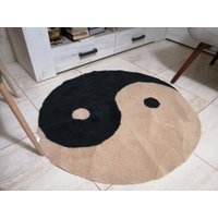 Yin Υang Schaffell Teppich von AFursGR