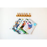 Mini Bücherständer/Zeitungsständer Aus Holz Nach Maß in Eiche Mini Bücherständer/Zeitungsständer Aus Holz Nach Maß in Eiche von AGUSTAVfurniture