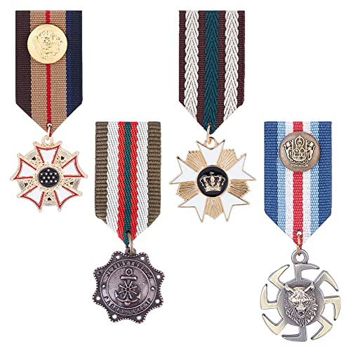 AHANDMAKER 4 Pcs Kostüm Military Badge Medal, 4 Stil Legierung Medaillen-Brosche Military Hero Combat Medals Brosche Navy Military Badge Patriot Brosche Nadelstreifen Für Mantel Jacke Uniform Kostüm von AHANDMAKER
