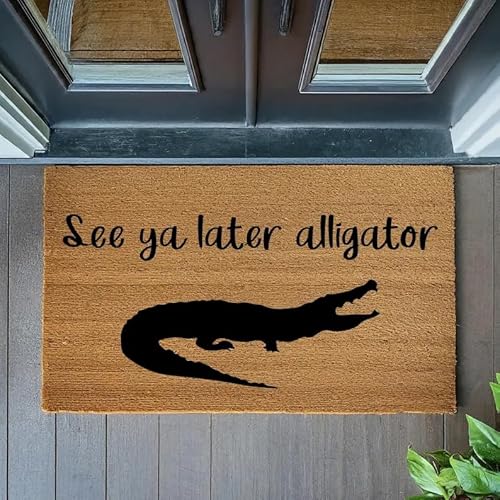 AHXYEVS Fußmatte "See You Later Alligator", lustige Fußmatte, lustiges Geschenk, für Zuhause, lustiger Teppich, Haustür, 40,6 x 61 cm AHXYEVS Fußmatte "See You Later Alligator", lustige Fußmatte, lustiges Geschenk, für Zuhause, lustiger Teppich, Haustür, 40,6 x 61 cm von AHXYEVS
