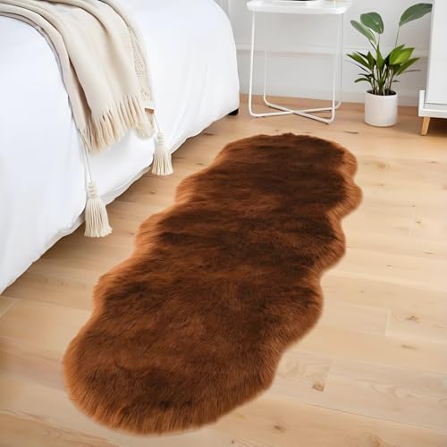 AIMECO kunstfell Teppich Faux Lammfell Schaffell Teppich Flauschiger Haarig Wohnzimmer Deko Weicher Fell Carpet für Stühle Sofa Schlafzimmer Kinderzimmer. Braun 60 x 200 cm von AIMECO