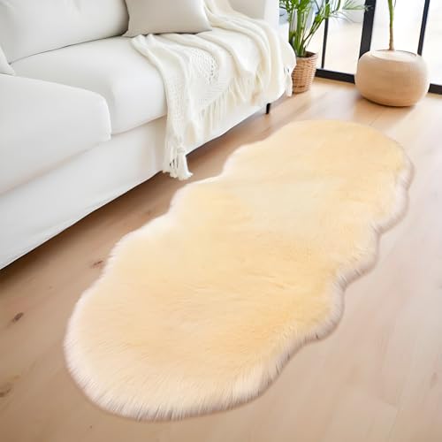 AIMECO kunstfell Teppich Faux Lammfell Schaffell Teppich Flauschiger Haarig Wohnzimmer Deko Weicher Fell Carpet für Stühle Sofa Schlafzimmer Kinderzimmer.Beige 60 x 160 cm von AIMECO