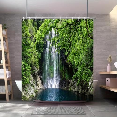 AJALGZ Duschvorhang mit majestätischem Wasserfall in einem üppigen Wald. Erfrischende und von der Natur inspirierte Badezimmer-Dekoration, 180 x 180 cm, Duschvorhang für Nassräume von AJALGZ
