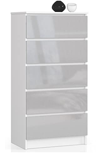 AKORD Kommode K60 mit 5 Schubladen | für das Wohnzimmer Schlafzimmer Schrank Büro Arbeitszimmer | Modernes Funktionales Design | B60 x H121 x T40 cm, Gewicht 39kg | Weiß/Metallic-Glanz von AKORD