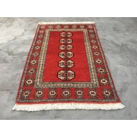 Vintage Teppich Roter Handgeknüpfter Buchara Traditioneller Wollteppich 140 X 92 cm von AKattraction