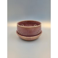 Beerensieb Mit Passender Schale - Handgefertigt, Glasiert in Beerenton, Siebschale & Tropfschale Im Set von AKreativschmiede