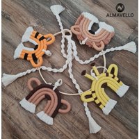 Baby Mobile/ Makramee Safari Mobile/Tier Macrame Mobile Baby Tiere Makramee Regenbogen/ Löwe, Affe, Tiger & Giraffe Baby Mobile/ Makramee Safari Mobile/Tier Macrame Mobile Baby Tiere Makramee Regenbogen/ Löwe, Affe, Tiger & Giraffe von ALMAVELLO