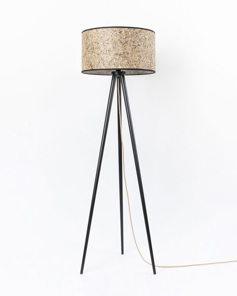 ALMUT von Wildheim Moderne Stehlampe aus Holz mit Lampenschirm aus purem Almheu von ALMUT von Wildheim