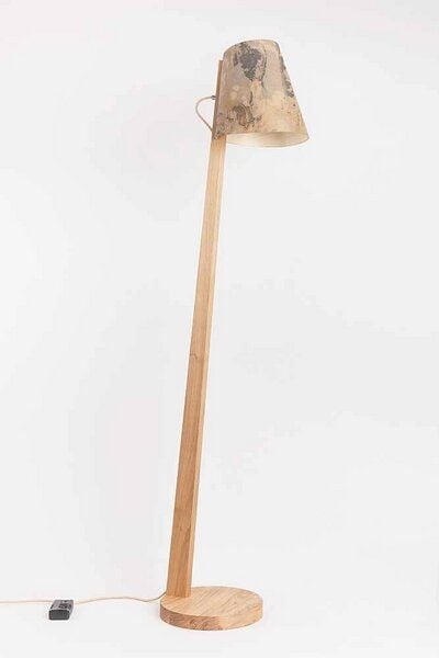 ALMUT von Wildheim Handgemachte Stehlampe aus Eiche Lampenschirm aus Naturmaterialien ALMUT von Wildheim Handgemachte Stehlampe aus Eiche Lampenschirm aus Naturmaterialien von ALMUT von Wildheim