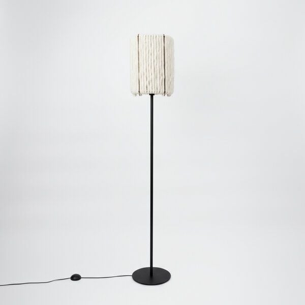 ALMUT von Wildheim Stehlampe mit Lampenschirm Zylinder aus 100 % Wolle vom Tiroler Stein- und Bergschaf ALMUT von Wildheim Stehlampe mit Lampenschirm Zylinder aus 100 % Wolle vom Tiroler Stein- und Bergschaf von ALMUT von Wildheim