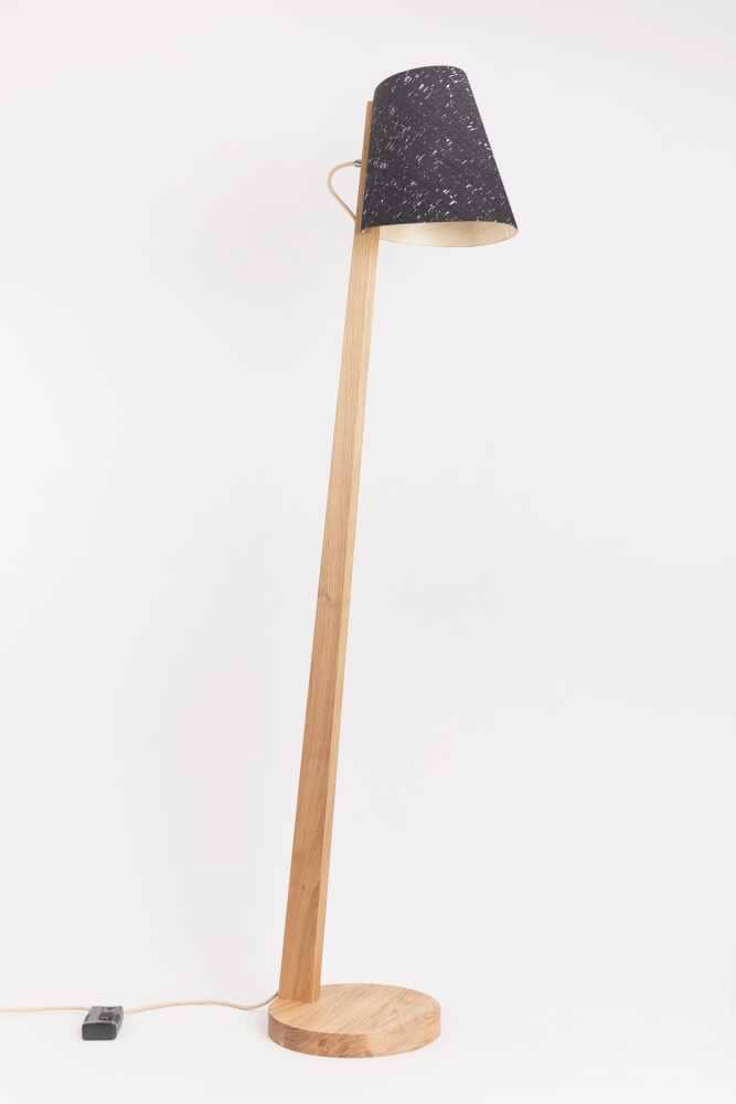 Stehlampe aus Eiche Holz konisch 1411 ALMUT - Kork von ALMUT von Wildheim