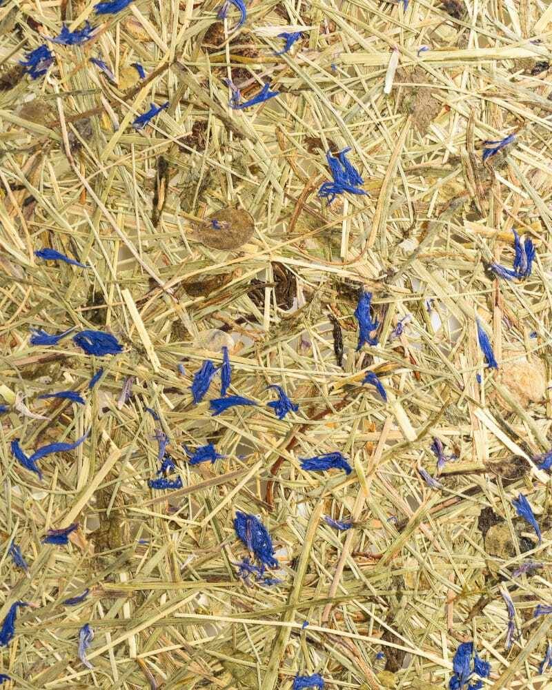 kleiner Lampenschirm aus Eiche und purem Heu 2610 - Heu mit blauen Kornblumen von ALMUT von Wildheim