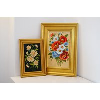 Vintage Zwei Holzrahmen Mit Bestickten Blumen, Besticktes Bild, "Wilde Blumen", Mohnblumen, Daisies Wanddekoration, Home von AMAPOLAvintageFinds