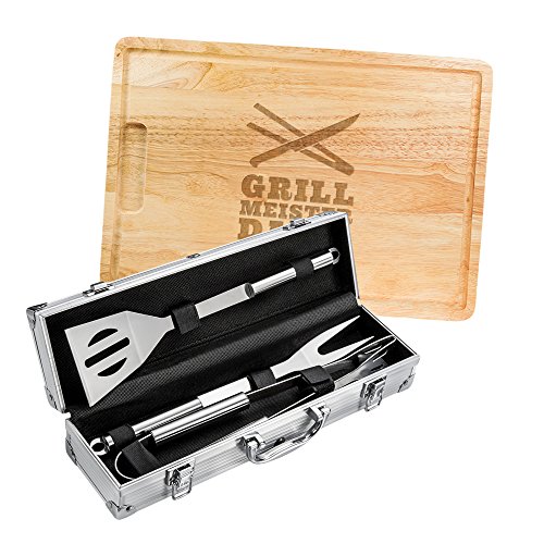 AMAVEL 2er Grillset – Grillbesteck in Edelstahl-Koffer – Schneidebrett aus Holz – Grillmeister Grillbesteck – Personalisiert mit [Namen] – Grillzange – Geschenke für Männer – Vatertagsgeschenke von AMAVEL