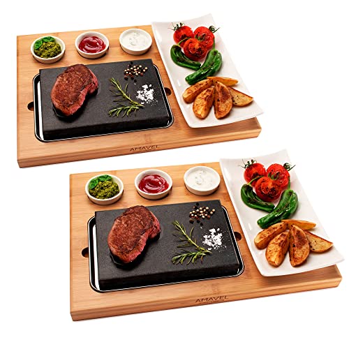 AMAVEL 2er Set Lavastein Steakbretter, Heißer Stein-Grill mit Saucenschälchen und Keramik-Platte, Bambusbrett mit Hot Stone Grill, BBQ Steinplatte, Steak Grillplatte, Lavastone Grill Set, Tischgrill von AMAVEL