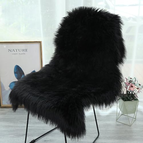 AMFUN Faux Lammfell Schaffell Teppich, Longhair Flauschiger Teppich, Flauschiger Schaffell Lammfell Fellteppich Waschbar, Weicher Fell Carpet für Stühle Sofa Schlafzimmer(Schwarz, 60 x 90 cm) von AMFUN