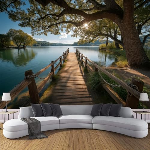 Fototapete Holzbrücke Zum See 300×210cm(W×H) Tapete Wandbild Wandbild Natur Bäume Pflanzen Bild Fototapeten XXL Tapeten Wandtapete Grün Wand Schlafzimmer Wohnzimmer Moderne Vliestapete von ANALTIRCE