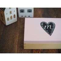 Personalisiert Mit Buchstabe - Fotobox Für 15x20cm Drucke Oder A5 Notizbuch Hochzeitsbox Valentinstagsgeschenk Herz & Pflanzen von ANAMARKOkids