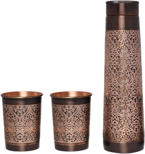 ANCIENTIMPEX Kupfer-Wasserflasche mit 2 Trinkgläsern, Blumenmuster, helle Hausform für Ayurveda gesundheitliche Vorteile von ANCIENTIMPEX