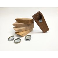Flaschenöffner Aus Holz Mit Lasergravur - Handgemacht & Magnetisch | Persönliches Geschenk Für Männer, Vatertag, Geburtstag von ANDpunktWOod