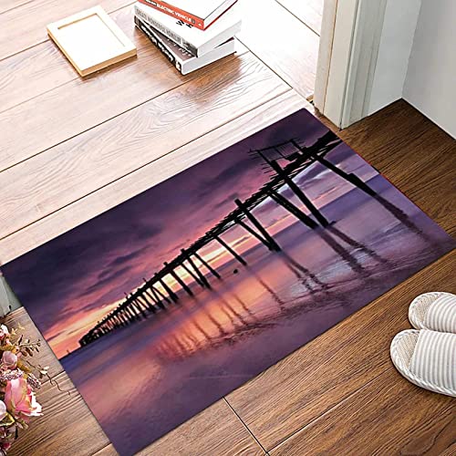 ANNKOOT Weich Badezimmerteppich 50x80 cm,Holzbrücke Fantasy Landschaft Ozean Meer Sonnenuntergang Lila,rutschfest waschbar Badematte, Badteppich Mikrofaser Saugfähig Badvorleger Duschvorleger von ANNKOOT