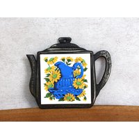 Vintage Untersetzer Topfuntersetzer Gusseisen Metallgestell Mit Fliese Keramik Kachel Landhaus Blumentopfuntersetzer Vintage Untersetzer Topfuntersetzer Gusseisen Metallgestell Mit Fliese Keramik Kachel Landhaus Blumentopfuntersetzer von ANadelchen