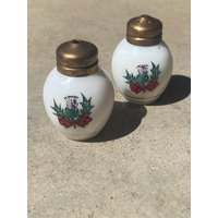 60Er Jahre Milchglas Streuer, Weihnachtssalz Pfefferstreuer Vintage, Vintage Urlaubssalz Pfefferstreuer, Salzstreuer Mit Deckel, Urlaubsstreuer von ANewDayVintage