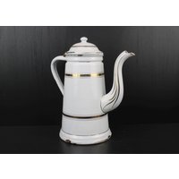Art Deco Weiße Goldlinie Tee-Kaffeekanne Weiß von MastorasAntiques