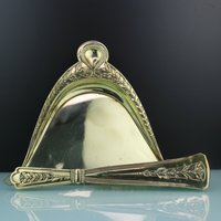 Jugendstil Messing Krümeltablett Mit Kehrer Jugendstil Messing Krümeltablett Mit Kehrer von MastorasAntiques