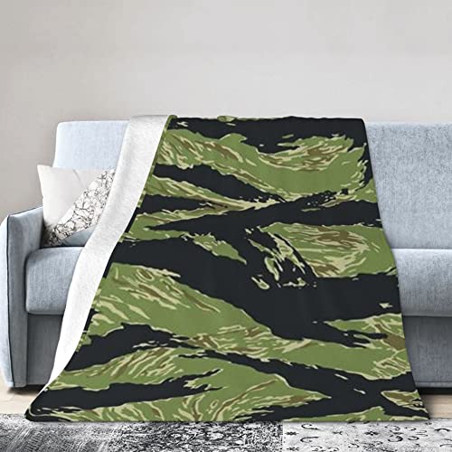 AOOEDM Vietnam Tiger Stripe Camo Überwurfdecke Luxus-Überwurfdecke Ultraweiche Mikro-Fleece-Decke, perfekt für Herbst, Winter und Frühling AOOEDM Vietnam Tiger Stripe Camo Überwurfdecke Luxus-Überwurfdecke Ultraweiche Mikro-Fleece-Decke, perfekt für Herbst, Winter und Frühling von AOOEDM