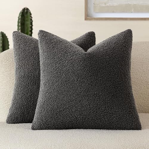 APCZCKNGNY Dekorative Wurfkissenbezüge aus Kunstfell, weich, neutraler Plüsch, gemütlich, flauschig, für Zuhause, Wohnzimmer, Couch, Schlafzimmer, Dunkelgrau, 46 x 46 cm, 2 Stück APCZCKNGNY Dekorative Wurfkissenbezüge aus Kunstfell, weich, neutraler Plüsch, gemütlich, flauschig, für Zuhause, Wohnzimmer, Couch, Schlafzimmer, Dunkelgrau, 46 x 46 cm, 2 Stück von APCZCKNGNY