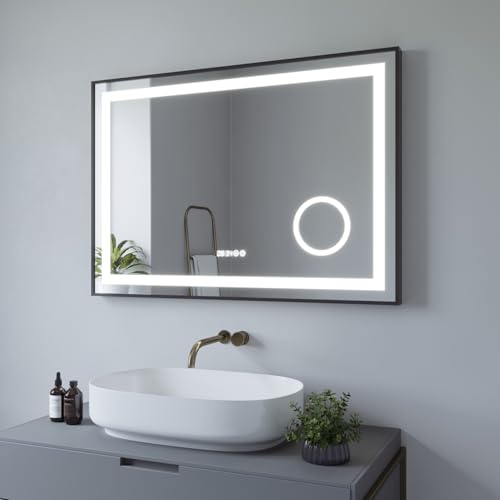 AQUABATOS® 100x70 cm LED Badspiegel mit Beleuchtung Badezimmerspiegel Digital Uhr Aluminiumrahmen Schwarz matt Touch Dimmbare Kaltweiß Beschlagfrei Heizung Schminkspiegel 3-Fach Vergrößerung von AQUABATOS