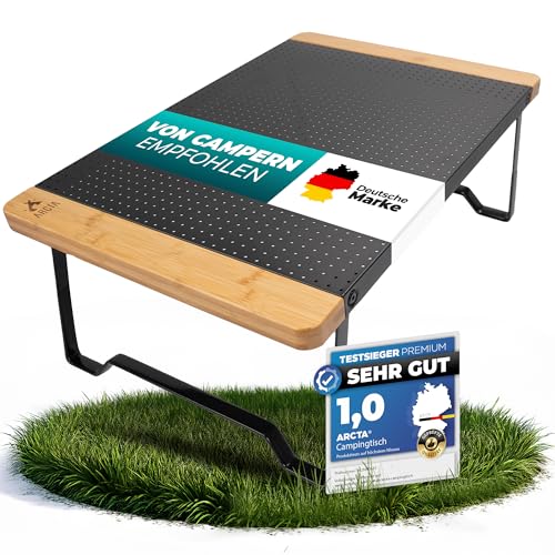 ARCTA® Campingtisch klappbar klein – Faltbarer Dachzelttisch mit Holzplatte & Aluminiumgestell – Camping Tisch faltbar – Leichter Klapptisch Camping für Outdoor, Strand, Picknick & Zelt von ARCTA