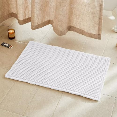 ARRITS Boho Waffle Badteppich 43x61cm Weiß Superabsorbierende Waffle Badematte rutschfest Waschbar Badvorleger Weich Bauernhaus Badezimmerteppich mit Quasten Duschvorleger für Badezimmerboden Deko von ARRITS