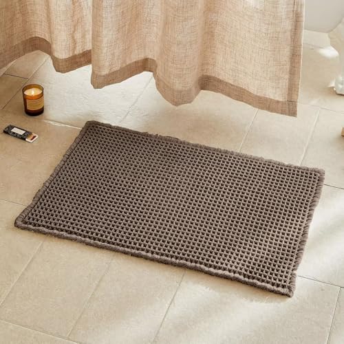 ARRITS Boho Waffle Badteppich 61x92cm Grün Superabsorbierende Waffle Badematte rutschfest Waschbar Badvorleger Weich Bauernhaus Badezimmerteppich mit Quasten Duschvorleger für Badezimmerboden Deko von ARRITS