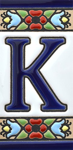 Schilder mit Zahlen und Nummern auf Keramikkachel. Handgemalte Kordeltechnik fuer Schilder mit Namen, Adressen und Wegweisern. Design FLORES MINI 7,3 cm x 3,5 cm (BUCHSTABEN "K") von ART ESCUDELLERS
