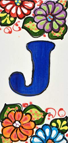 Schilder mit Zahlen und Nummern auf Keramikkachel. Handgemalte Kordeltechnik fuer Schilder mit Namen, Adressen und Wegweisern. Design JARDIN 14,5 cm x 7 cm (BUCHSTABEN "J"). von ART ESCUDELLERS
